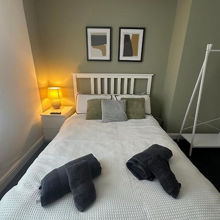 Mmc Serviced Accommodation Leigh  Exterior foto