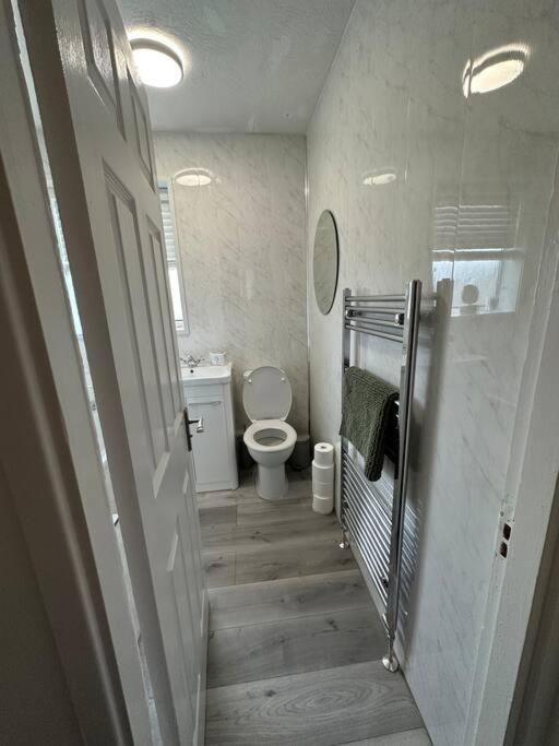 Mmc Serviced Accommodation Leigh  Exterior foto