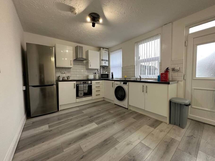 Mmc Serviced Accommodation Leigh  Exterior foto